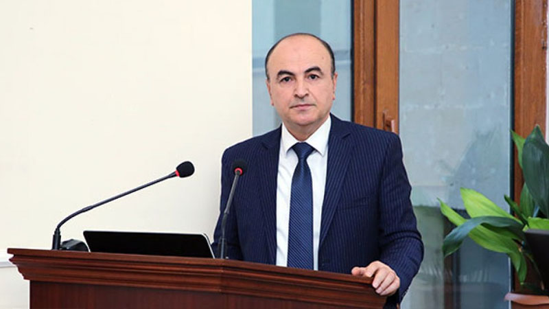 Baş nazir Əminağa Sadıqovu işdən çıxardı