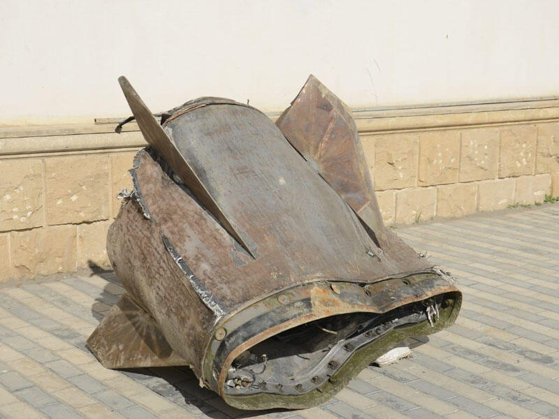 Bu gün Bakıda düşmənin bizə qarşı istifadə etdiyi “İskəndər” raketlərinin qalıqları nümayiş etdirilir