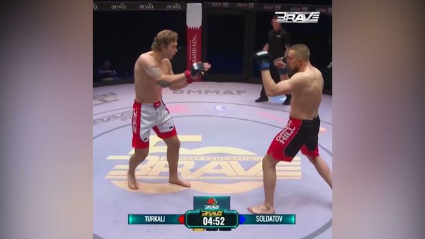 Rəqibini 13 saniyəyə nokauta salan MMA döyüşçüsü rekorda imza atdı – VİDEO