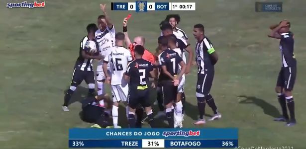 Oyununun doqquzuncu saniyəsində qırmızı vərəqə alıb meydandan qovuldu - VİDEO