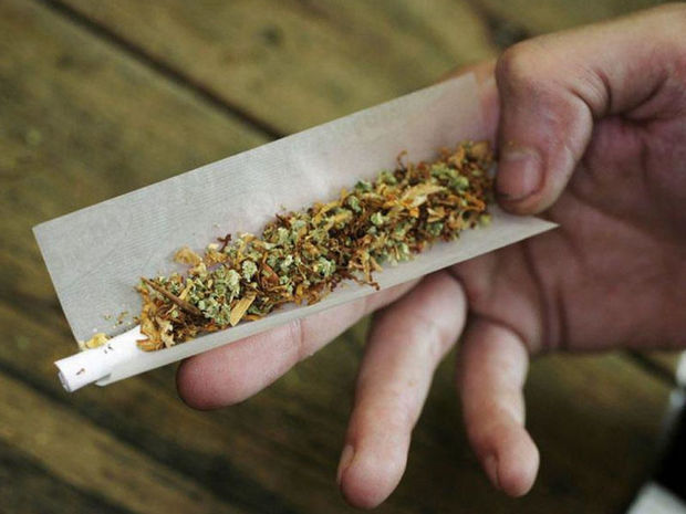 Adam bıçaqladığına görə axtarışda olan şəxsdən psixotrop maddə və güllə aşkarlanıb - FOTO