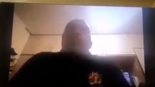 Жена чиновника прошла обнаженной перед камерой во время видеоконференции в Zoom - ВИДЕО