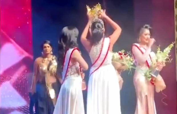 Конкурс красоты закончился дракой за корону на сцене - ВИДЕО