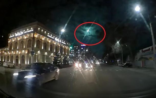 Bişkek səmasındakı “yaşıl işıq” narahatlığa səbəb oldu - VİDEO