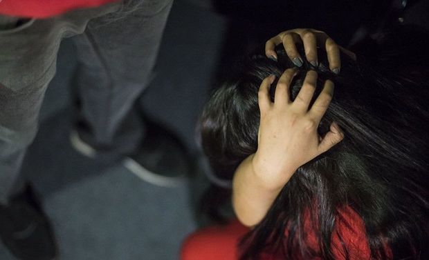 В Баку женщина спустя два года обратилась в полицию после изнасилования малолетних дочерей