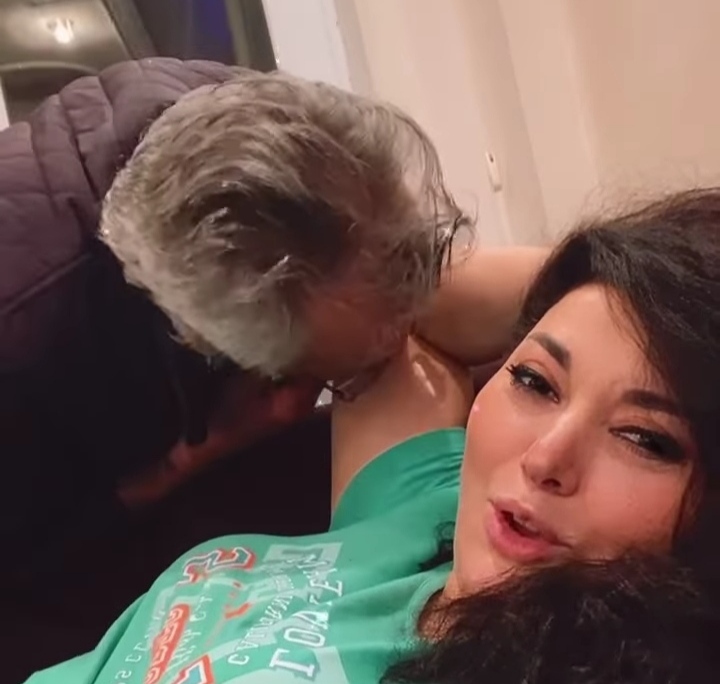 Musa Təranəni öpdü, o isə ərinə