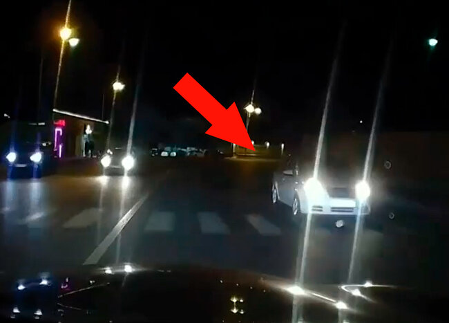 Geriyə sürən sürücünün görüntüləri qalmaqal yaratdı: Polis hərəkətə keçdi - VİDEO