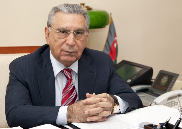 İşdən çıxarılan daha bir direktor Ramiz Mehdiyevi məhkəməyə verdi