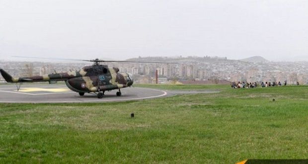 Etirazçı qadınları Ermənistan Müdafiə Nazirliyinin binasından helikopterlərlə uzaqlaşdırırlar - VİDEO