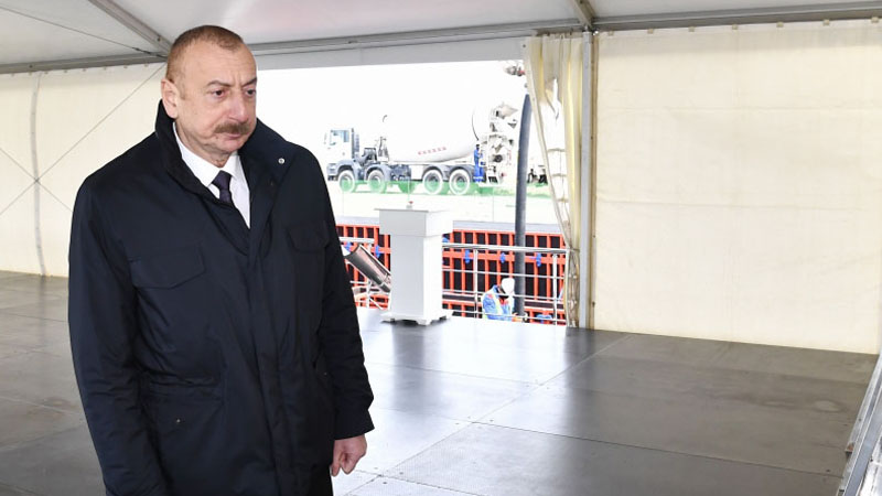 İlham Əliyev Bakıda Hərbi Qənimətlər Parkının açılışında