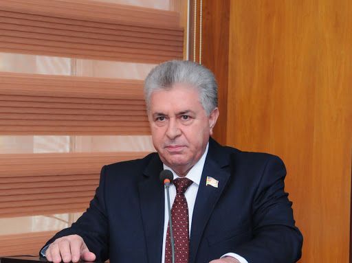 Kölgəli adam - Anar Yusifoğlunun yazısı