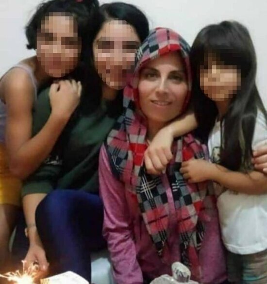Kişi uşaqlarının gözü önündə arvadını BIÇAQLADI - FOTO