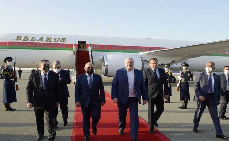 Belarus Prezidenti Aleksandr Lukaşenko Azərbaycana işgüzar səfərə gəldi (FOTO)
