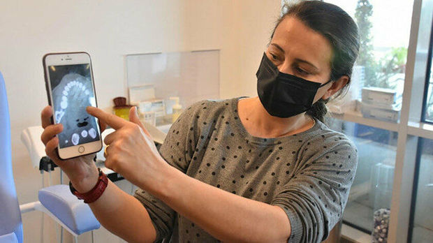 Boğaz infeksiyası diaqnozu qoydular: Dilindən iynə çıxdı - FOTO