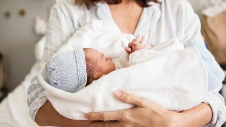 Bakıda yetkinlik yaşına çatmayan qız əkiz uşaq dünyaya gətirdi - ŞOK TƏFƏRRÜAT