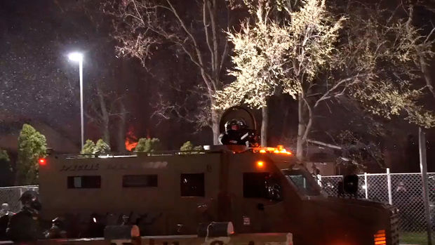 ABŞ-da polis nümayişçilərə atəş açdı - VİDEO