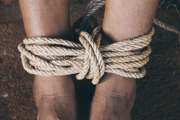 Ahıl qadının əl-qolunu bağlayaraq qarət edənlər həbs edildi - FOTO/VİDEO