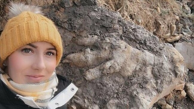 Molyusk yığarkən DİNOZAVR İZİNƏ RAST GƏLDİ - FOTO