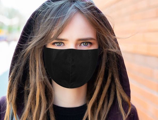 Врач порекомендовал отказаться от тонального крема при ношении масок - ВИДЕО