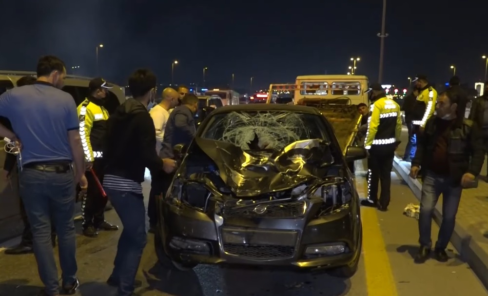 Bakıda ana və azyaşlı övladının öldüyü dəhşətli qəzadan görüntülər - VİDEO