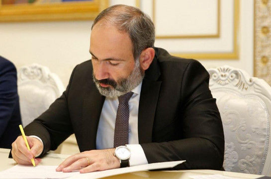 Никол Пашинян уволил своего советника