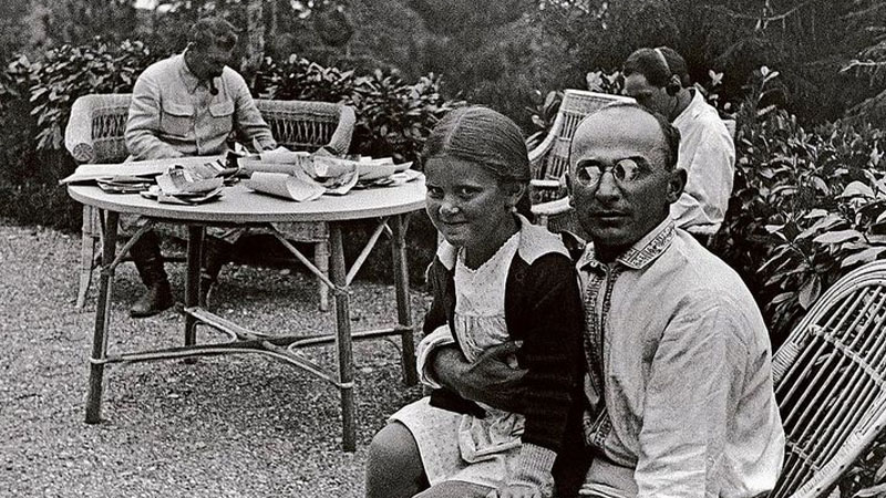 SSRİ rəhbərinin rusca danışmaqdan imtina edən qızı: Bakılı balası...