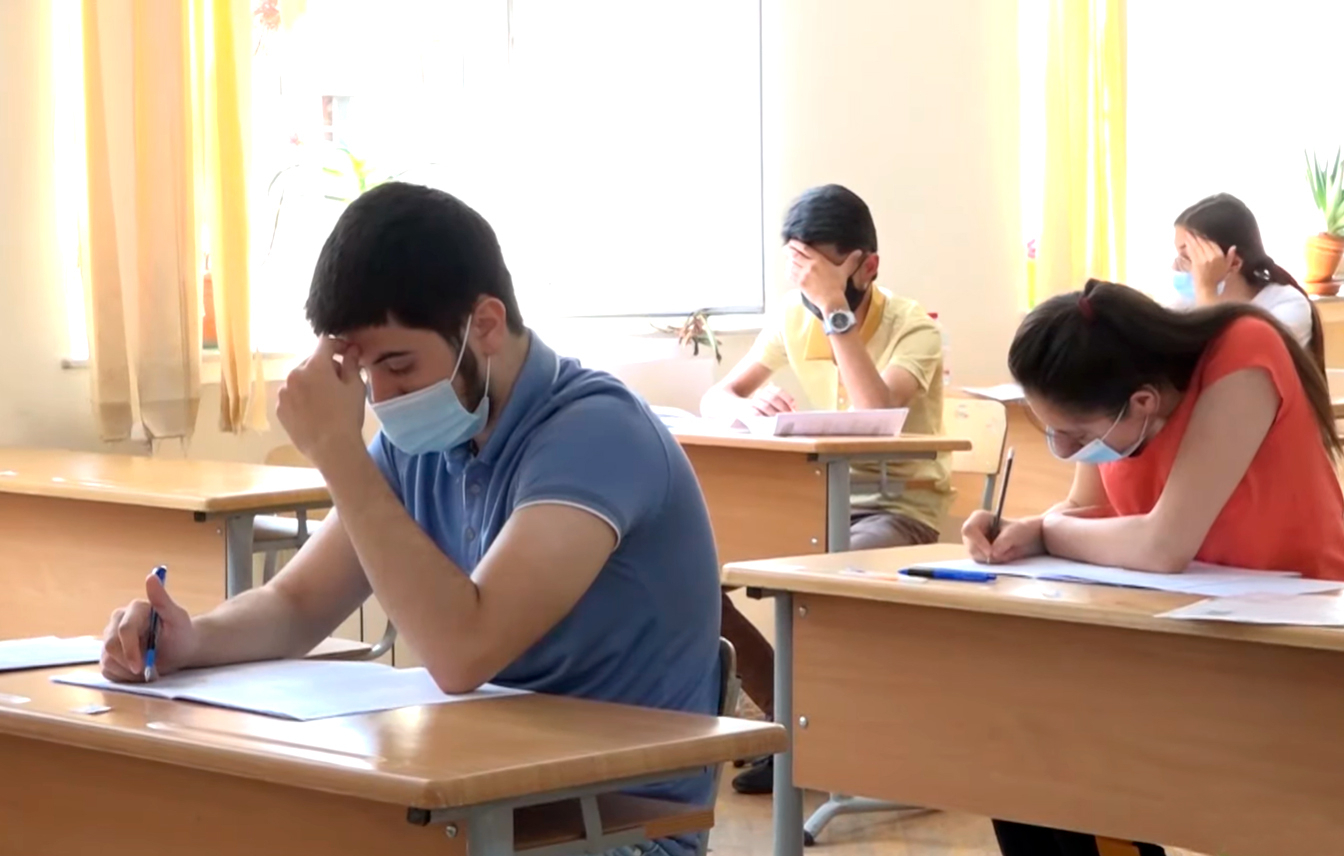 Bu gün 9 minə yaxın şagird buraxılış imtahanı verəcək