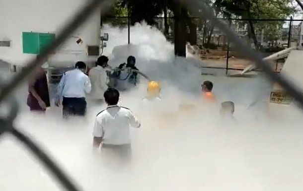 Hindistanın COVID xəstəxanasında faciə: 24 xəstə boğularaq ölüb - VİDEO