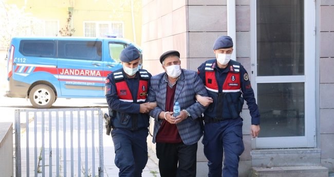 Evə gələn qayınata gəlinini sevgilisi ilə yataq otağında tutdu