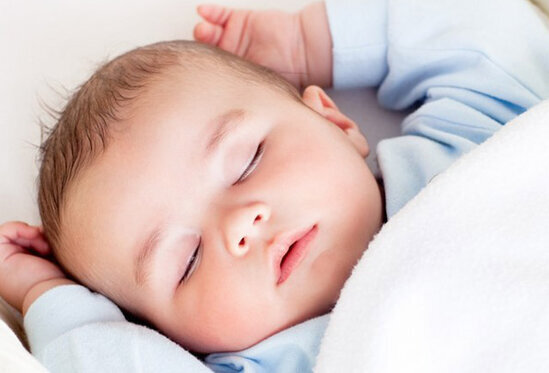 Azərbaycanda ŞOK: Verilişə çıxan qadın 9 aylıq körpəsini 30 minə satmaq istədi - FOTO