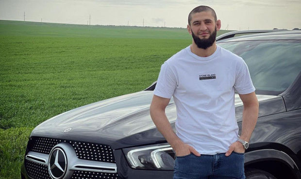 Məşhur idmançı Çeçenistan prezidentinin bağışladığı bahalı avtomobillə qəzaya düşdü - VİDEO