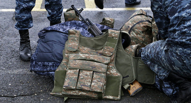 Грузия почти месяц не пропускает фуры с бронежилетами из РФ в Армению