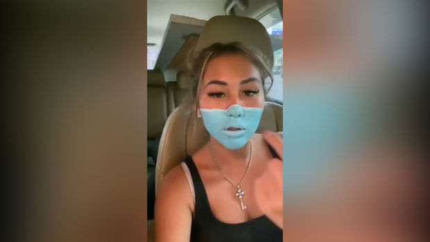 Üzünə maska çəkib polisi aldadan əcnəbi bloqer İndoneziyadan qovulub – VİDEO