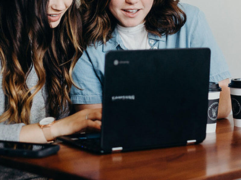 Xanım müəllim əxlaqsız videosuna görə işdən qovuldu - Şagirdləri üzə çıxarıb