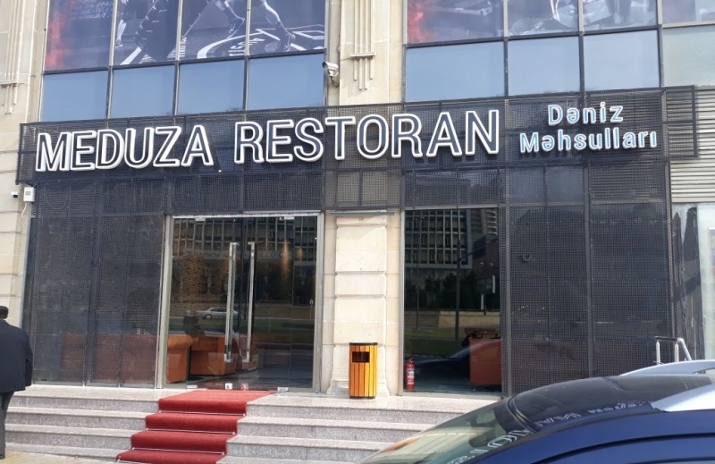 AQTA “Meduza” restoranı ilə “Nəlbəki” çay evini cərimələdi