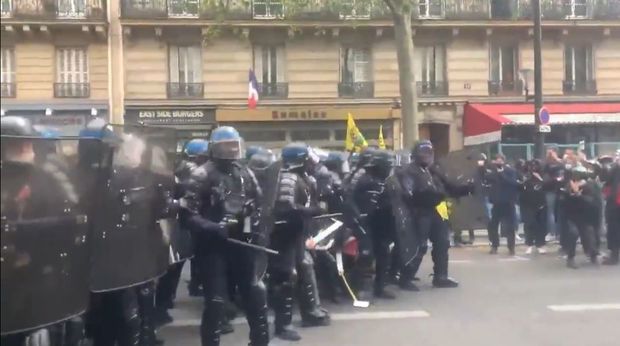 Parisdə 1 May nümayişində toqquşmalar olub - VİDEO