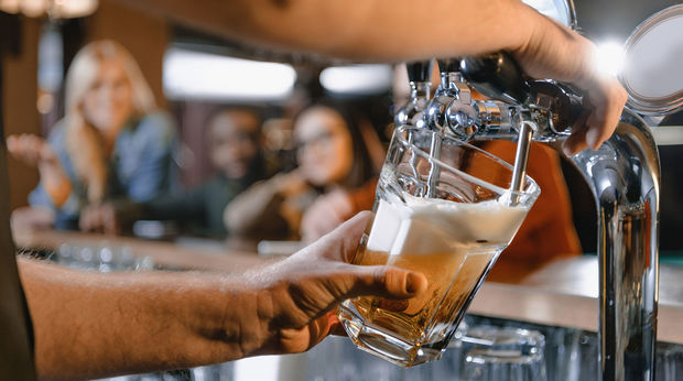 Губернатор Нью-Джерси предлагает пиво за вакцинацию от коронавируса