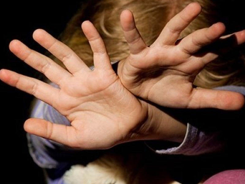 12 yaşlı məktəbli 9 yaşlını zorladı - Tükürpədici olay