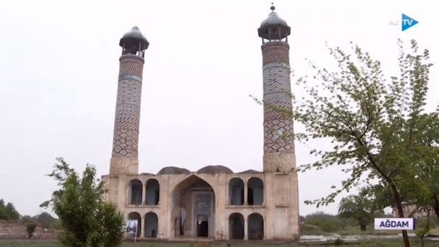 Rusiyalı deputat Ağdam Cümə məscidində olub - VİDEO