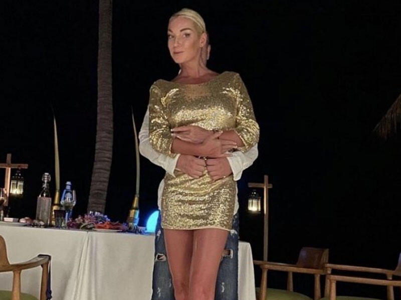 Məşhur model bikinidə