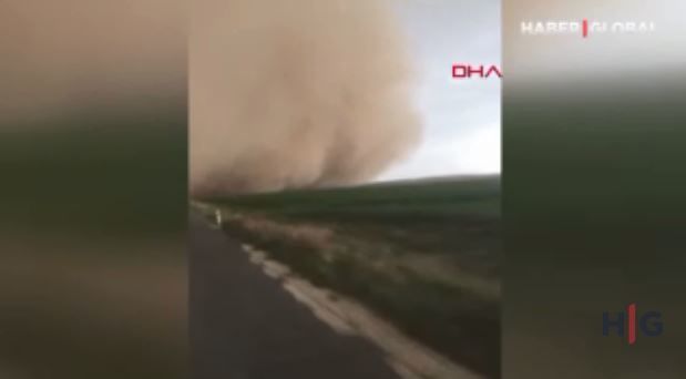 Türkiyədə qum fırtınası dağıntılara səbəb oldu – VİDEO