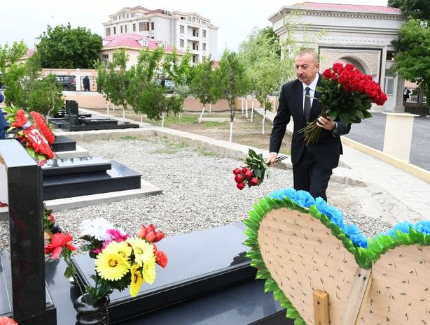 İlham Əliyev Naxçıvanda Vətən müharibəsi şəhidlərinin məzarlarını ziyarət etdi - FOTO