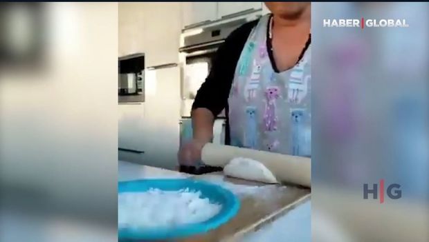 Həvəskar bloqerin yemək hazırlamaq cəhdi uğursuz alındı - VİDEO