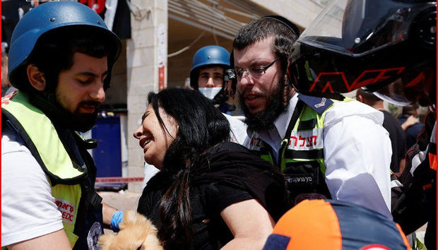 İsrailin Aşkelon şəhəri raket atəşinə məruz qalıb: Ölənlər var - FOTO