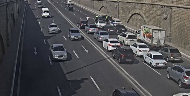 Sürücülərin nəzərinə: Bakıda qəza sıxlığa səbəb oldu - FOTO