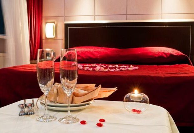 57 yaşlı qadın tanış olduğu gənc oğlanı bir gecəlik evinə çağırdı... - Sonrası HAMINI ŞOK EDƏCƏK