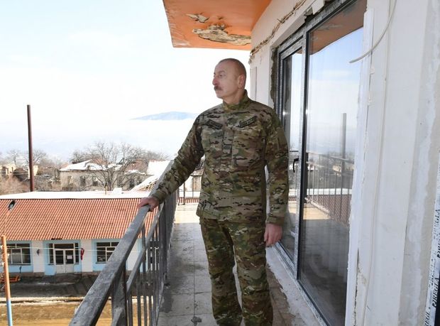 Prezident Şuşada bərpa edilən “Xan qızı” bulağında olub