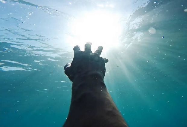 На Приморском бульваре в Баку предотвращена попытка суицида