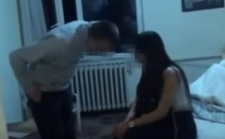 “Dedim, yataq otağımız görünür” – Gənc oğlan sosial şəbəkədə tanış olduğu qızla..