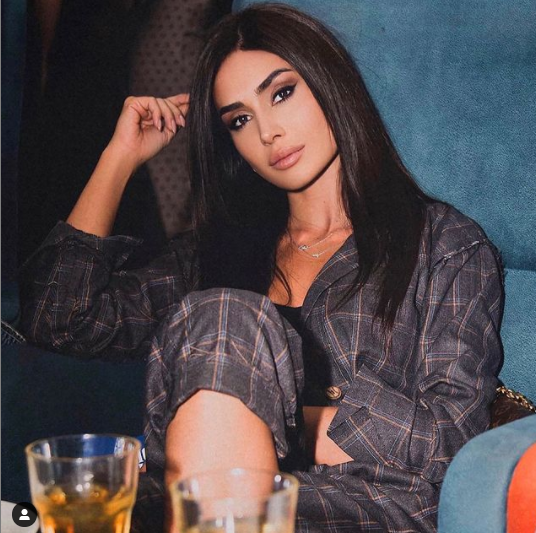 Pərvin GÖBƏYİ AÇIQ geyimi ilə diqqət çəkdi - FOTO